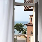 Soleil Bleu Beachfront Getaway - Sea View & Direct Access Nesebar