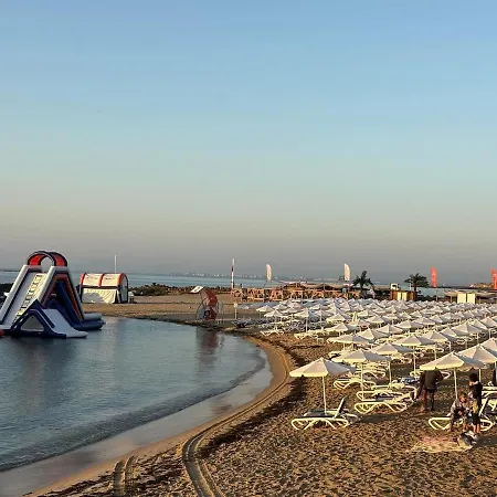 Апартамент Soleil Bleu Beachfront Getaway Несебър