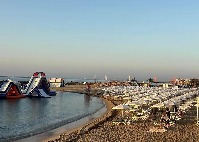 Апартамент Soleil Bleu Beachfront Getaway Несебър