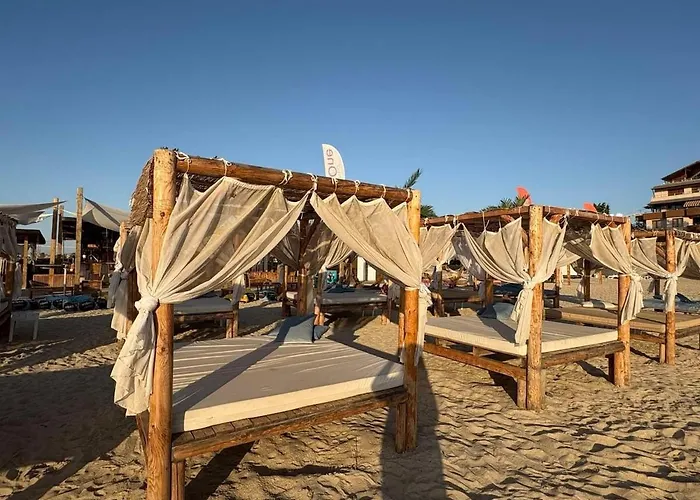 Soleil Bleu Beachfront Getaway Несебър