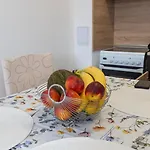 Soleil Bleu Beachfront Getaway נסבר