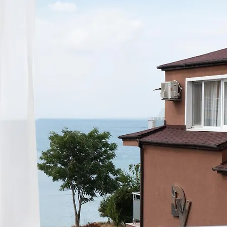 شقة Soleil Bleu Beachfront Getaway - Beachfront Apartment With Sea View - Airport Meet & Greet - Free Parking - Nessebar نيسيبار